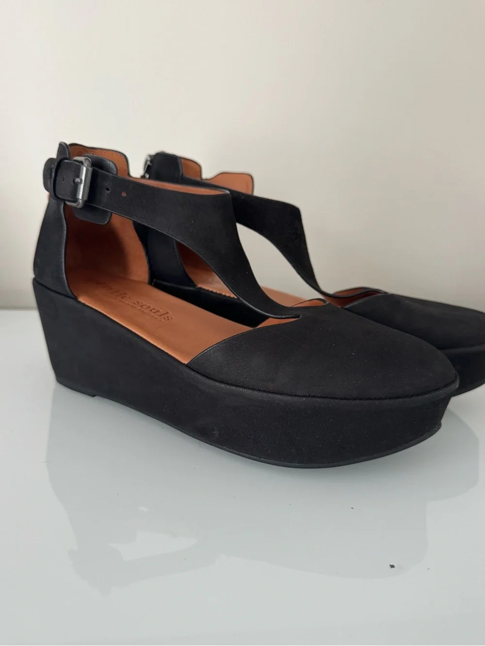 Gentle Souls by Kenneth Cole Black T‑Strap Platform WedgesSize 7 Leather